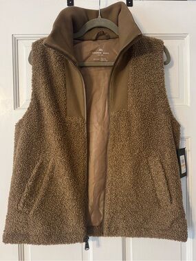 Andrew Marc Brown/Tan Cozy Vest
